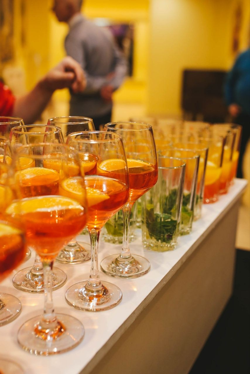 Ведущий + диджей + 1 из 8 моих услуг в подарок!