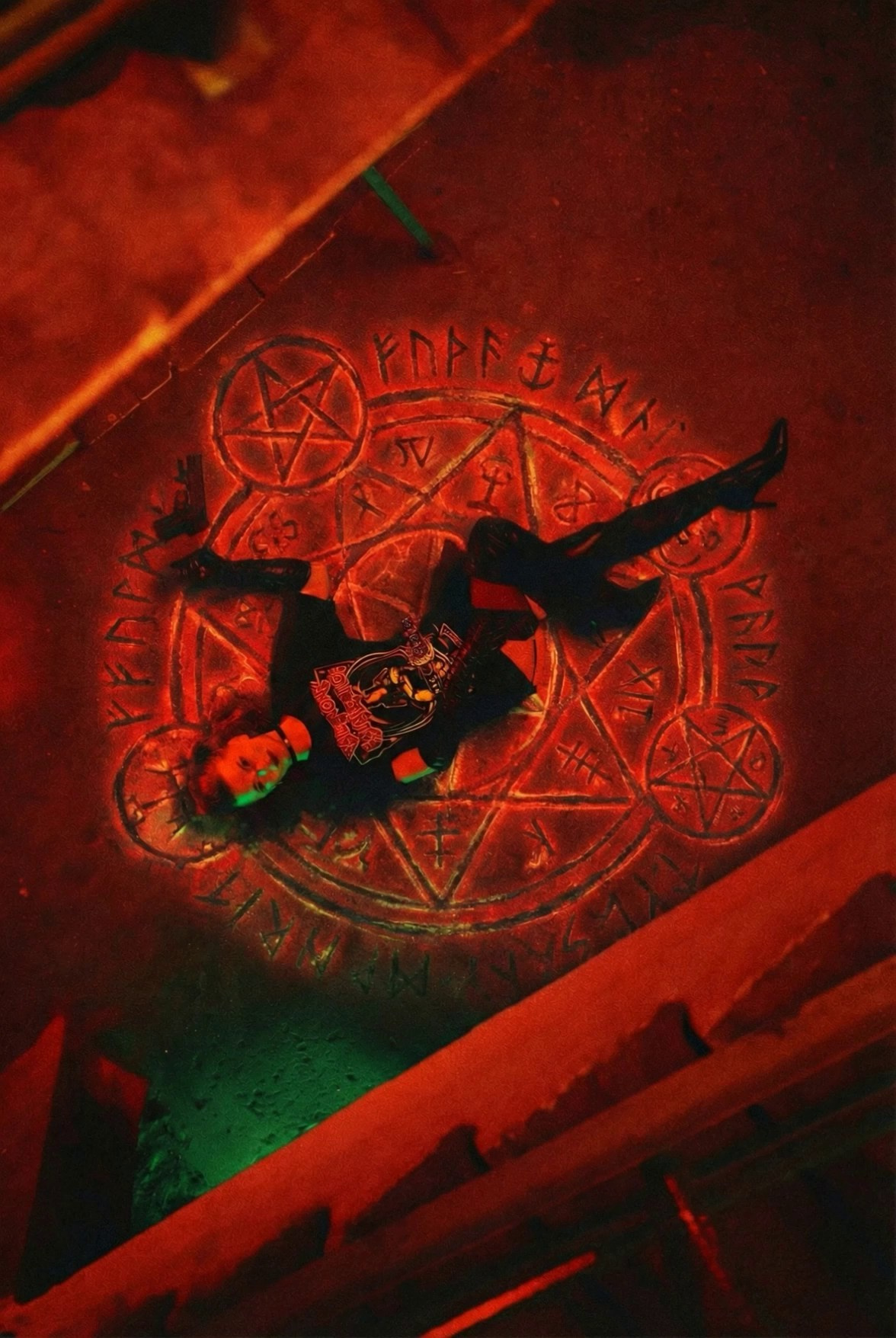 Неоновый шабаш в Darkly Art Magazine. Кирилл Акишкин — режиссёр и фотограф | Кинестетика визуального повествования| МОСКВА