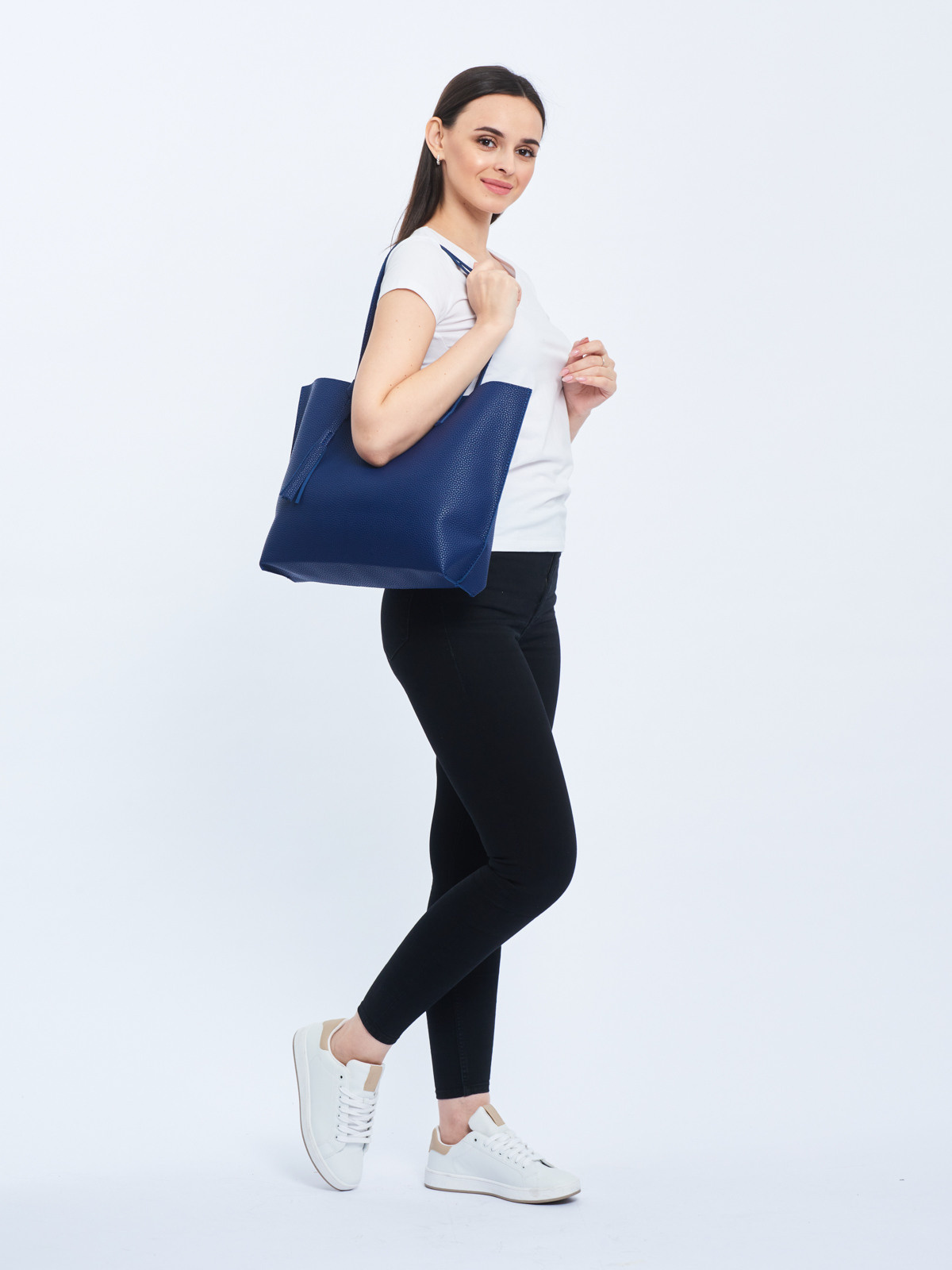 Каталоги. Создание ИИ контента, фотосессии, инфографика в Москве