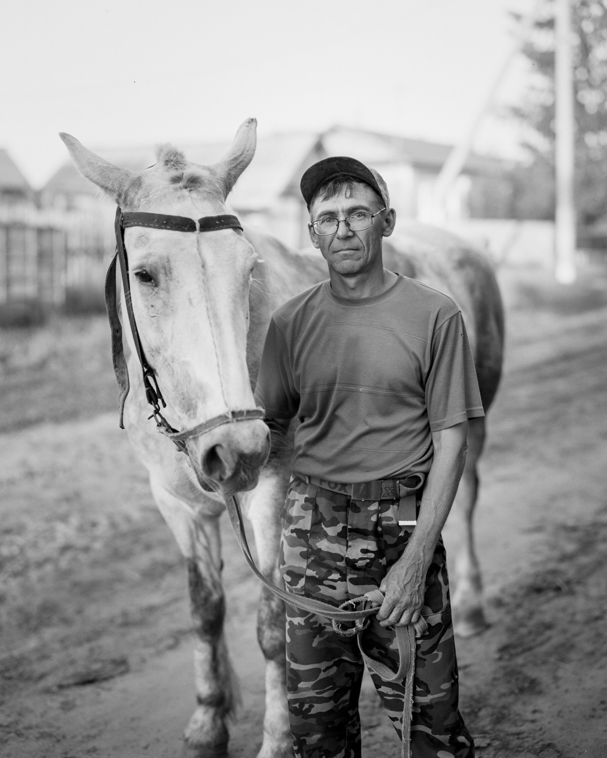 Пастух на сельской улице, Татарстан, 2019