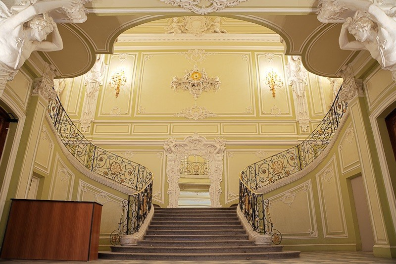 Локации в Питере под крышей