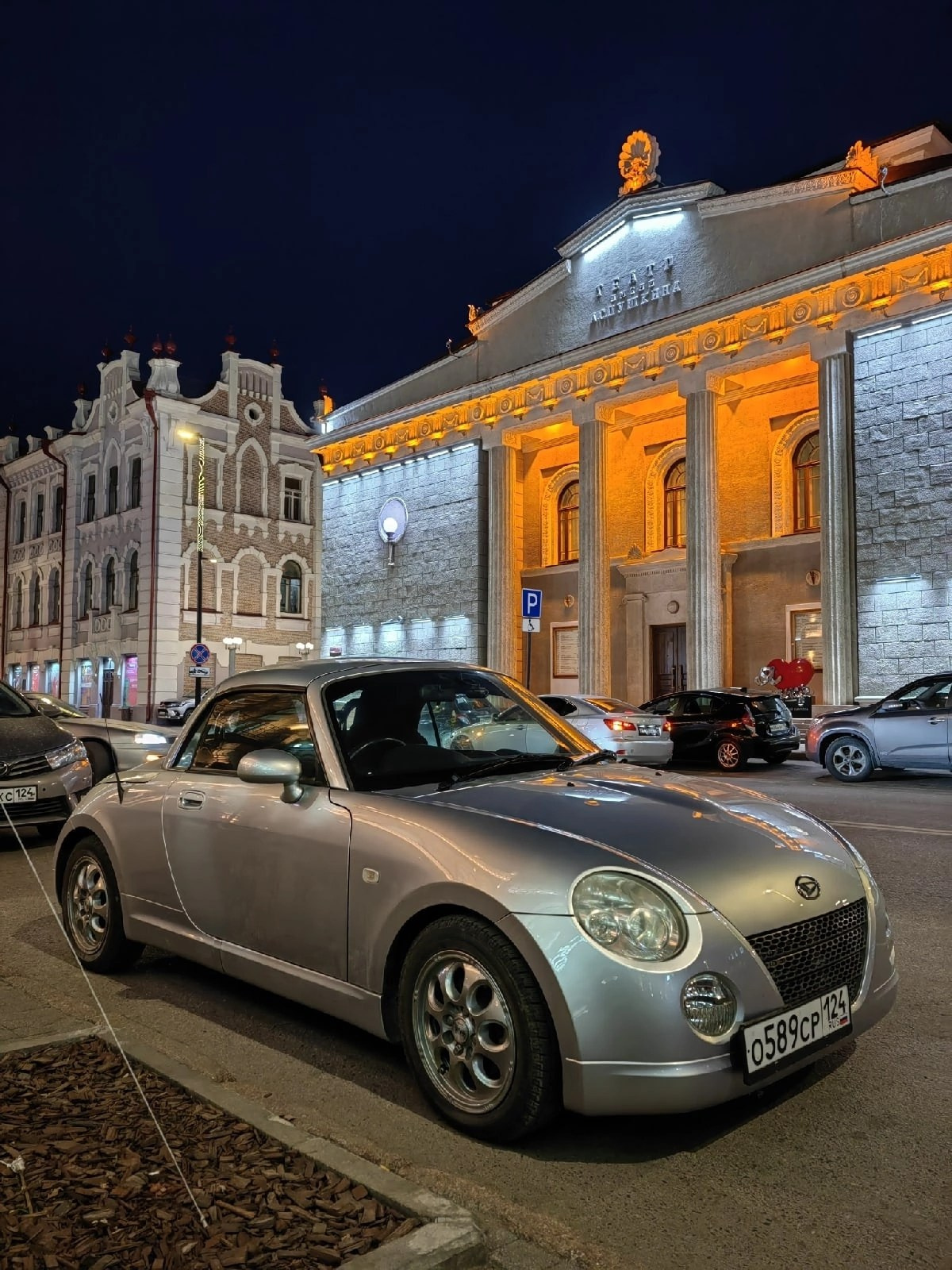 Аренда кабриолета в Красноярске на свадьбу фотосессия прокат автомобиль с водителем авто прогулка поездка прокатиться на кабриолете цена стоимость описание услуг заказать забронировать, индивидуальная экскурсия фото тур по красивым местам достопримечательность смотровая Красноярск прокат лимузинов
