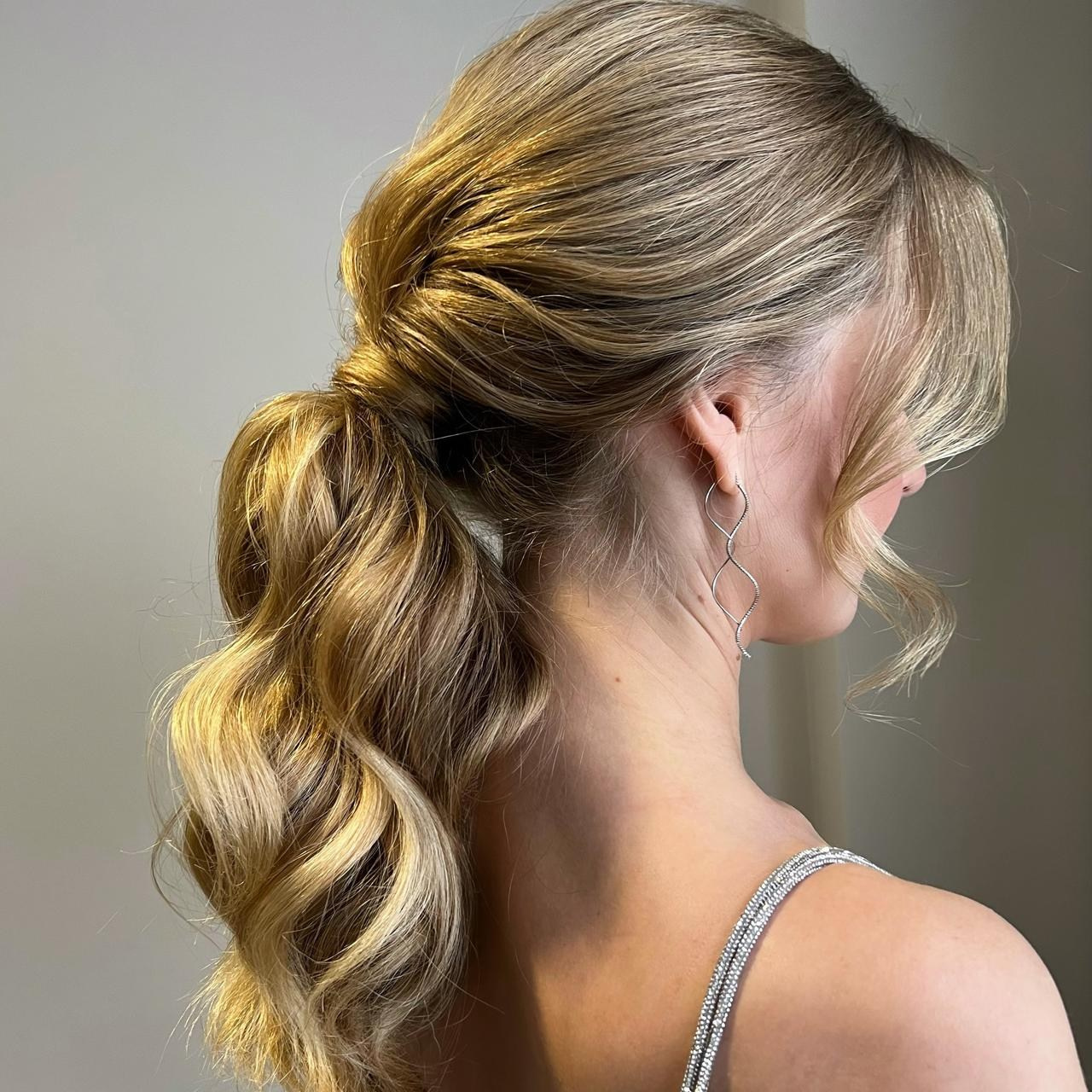 Стилист Анна Сад. Подрядчики и друзья сети свадебных площадок House for wedding