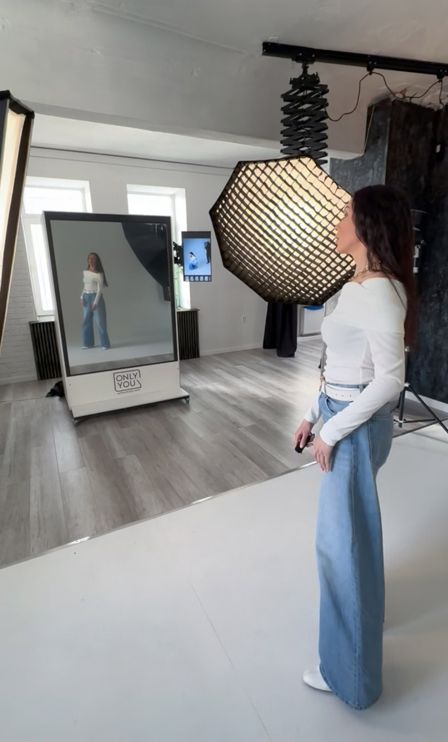 Селфи студия автопортрета Киров Онли Ю. Студия автопортрета в Кирове. Студия с зеркалом без фотографа