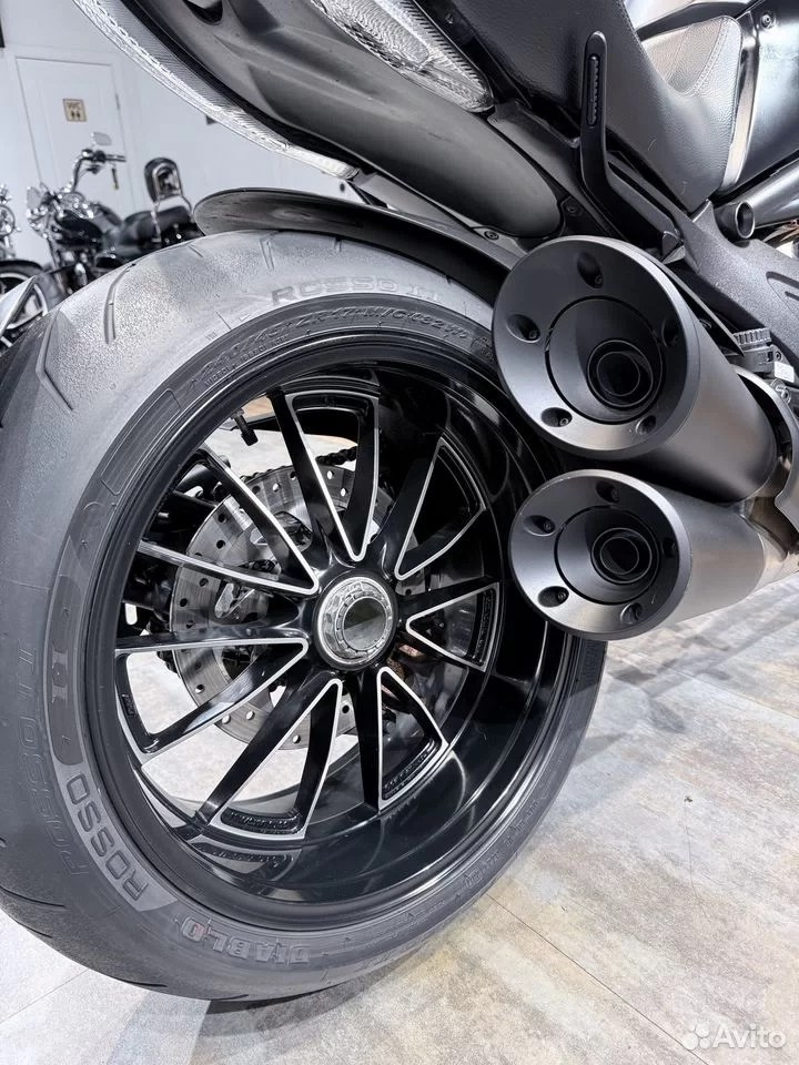 Купить 2015 Ducati Diavel (Dark Stealth) — подробнее на сайте. Hello Davidson, Москва. Только хорошие мотоциклы…