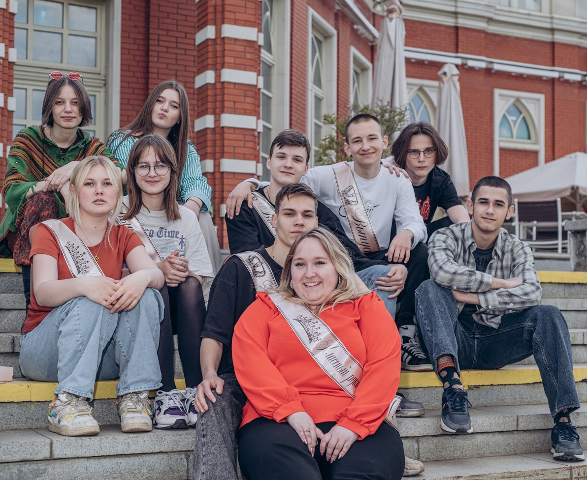 Выпускной альбом с душой — фотосессия, ретушь и дизайн в Москве. MILATE — выпускные альбомы, фотосессии и видео в Москве