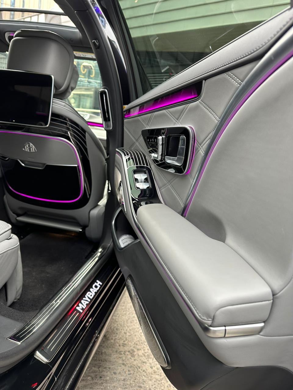 Аренда ягуар на свадьбу. Минивен на свадьбу. Праздничное агентство ПИОН