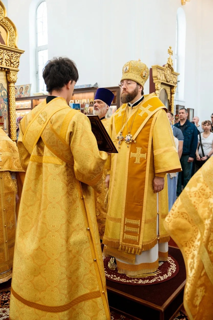 МИТРОПОЛИТ ИГНАТИЙ СОВЕРШИЛ БОЖЕСТВЕННУЮ ЛИТУРГИЮ В ХРАМЕ СВЯТОГО ВЕЛИКОМУЧЕНИКА ГЕОРГИЯ ПОБЕДОНОСЦА. Саратовское Северо-Западное благочиние