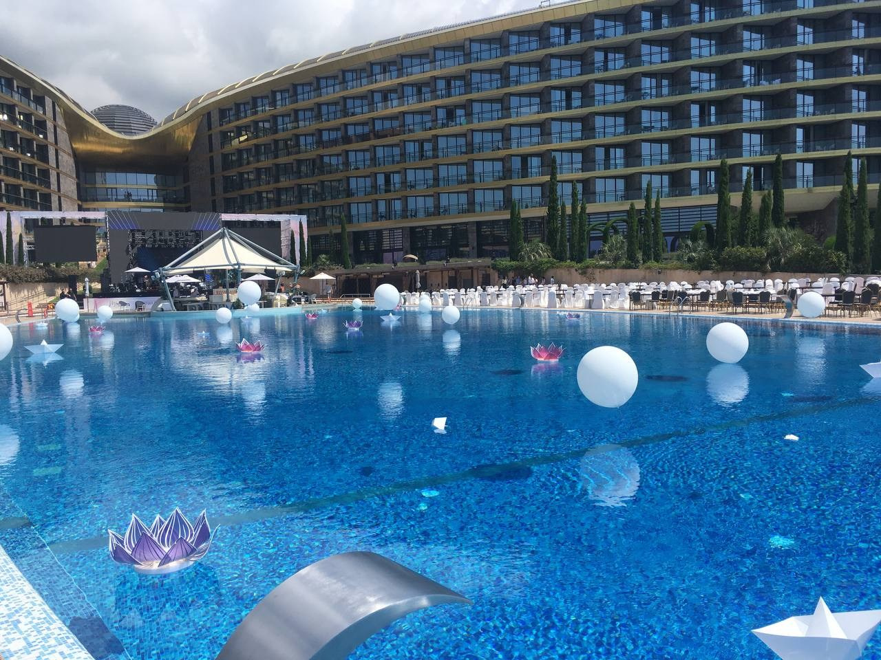 Локации для фотосессии в Ялте. Профессиональная фотосъемка в Крыму. Натуральные эмоции и живые кадры. Забронируйте дату прямо сейчас!