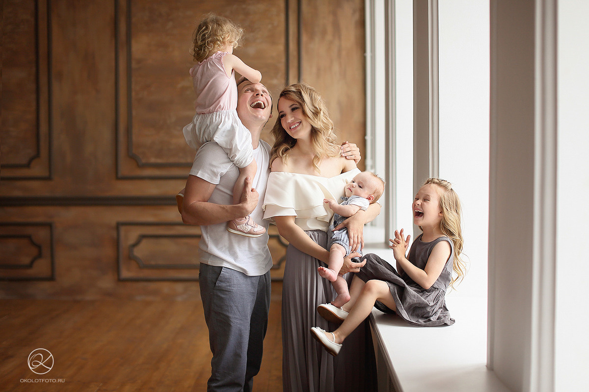 Семейная фотосессия в студии
