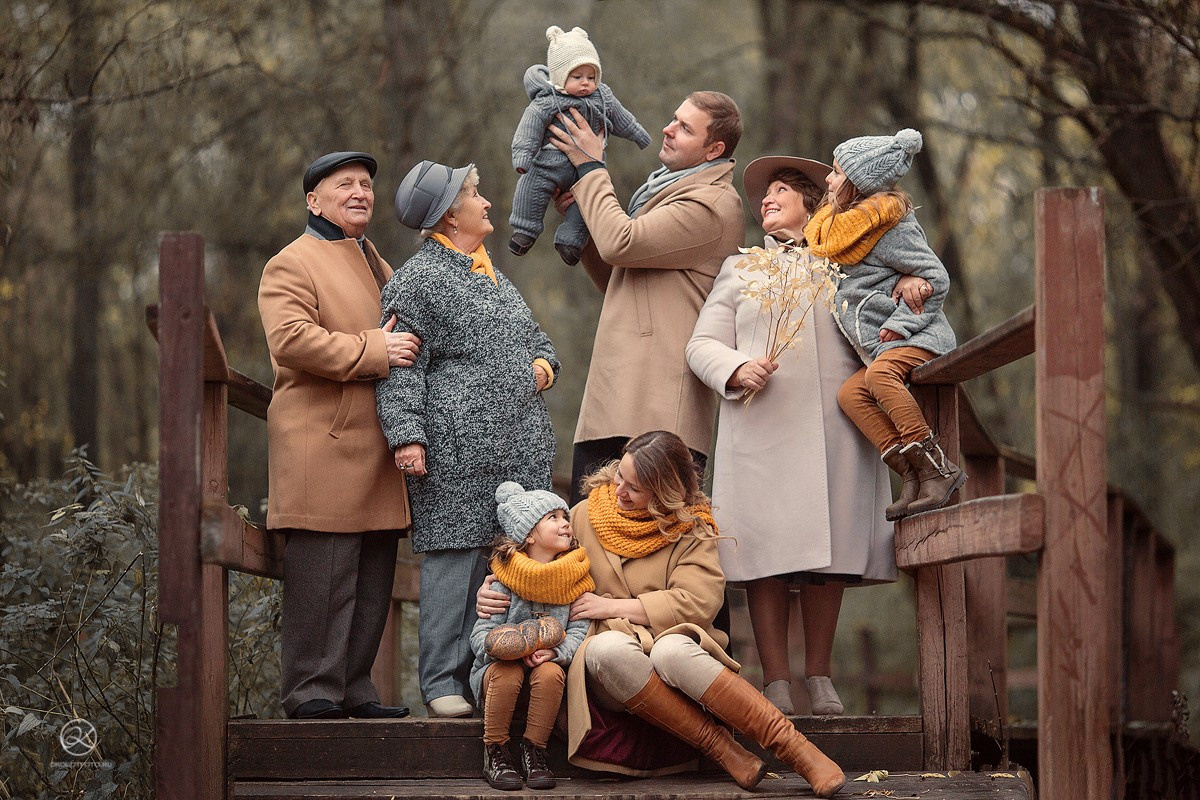 Семейная фотосессия на природе. Фотосессия большой семьи Спб Настя Околот Счастливая семейная съемка в СПб