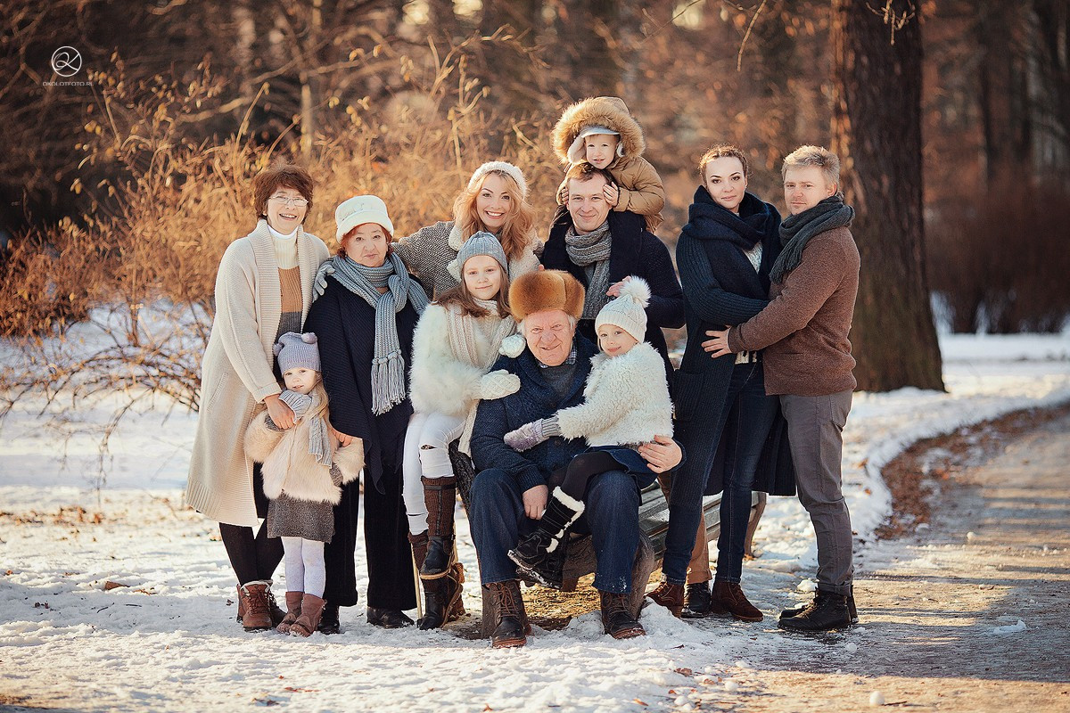 Семейная фотосессия на природе. Фотосессия большой семьи Спб Настя Околот Счастливая семейная съемка в СПб