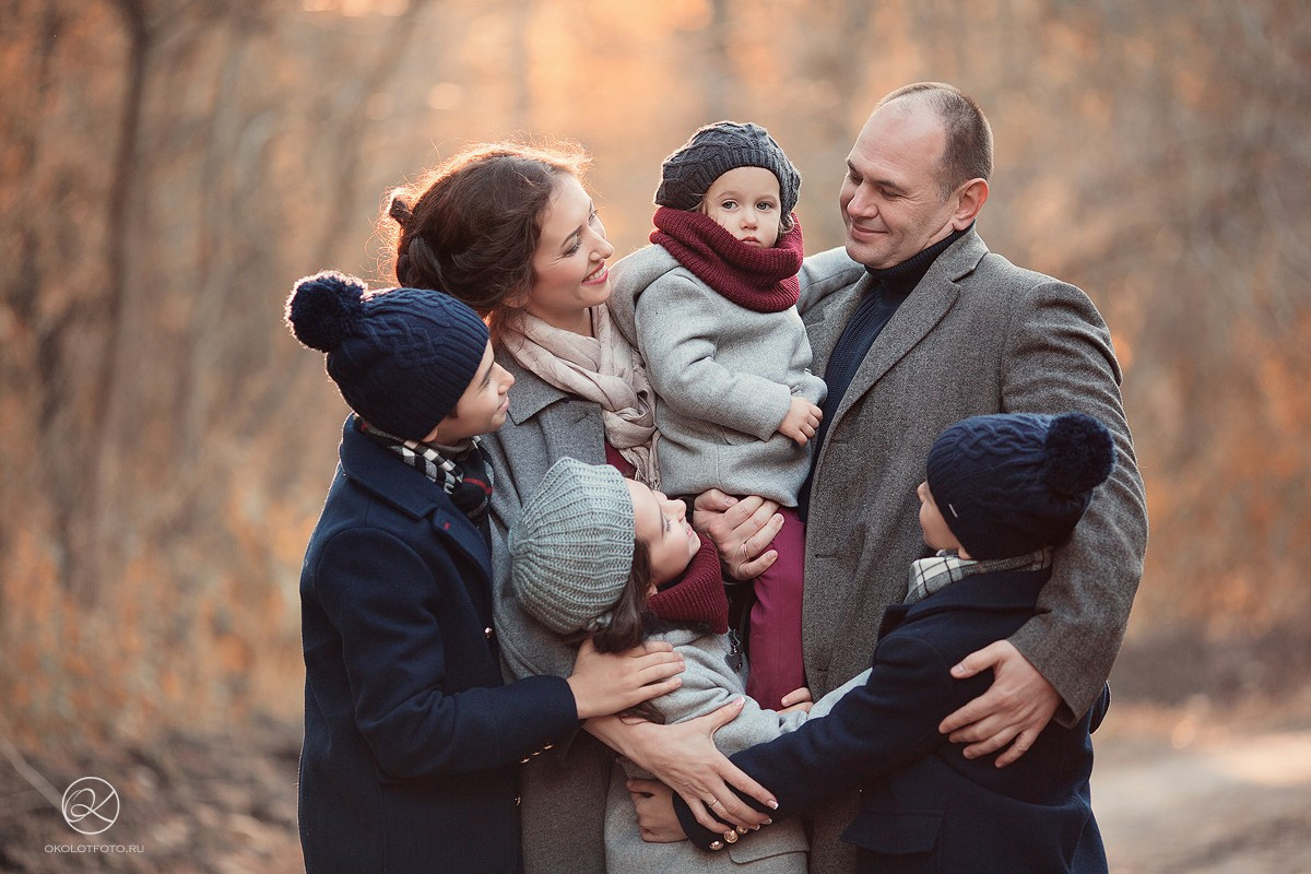 Семейная фотосессия на природе. Фотосессия большой семьи Спб Настя Околот Счастливая семейная съемка в СПб