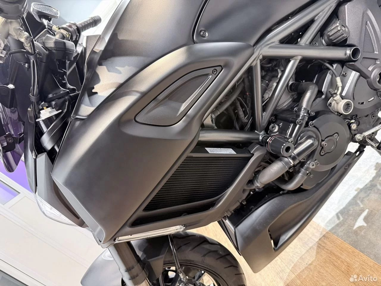 Купить 2015 Ducati Diavel (Dark Stealth) — подробнее на сайте. Hello Davidson, Москва. Только хорошие мотоциклы…