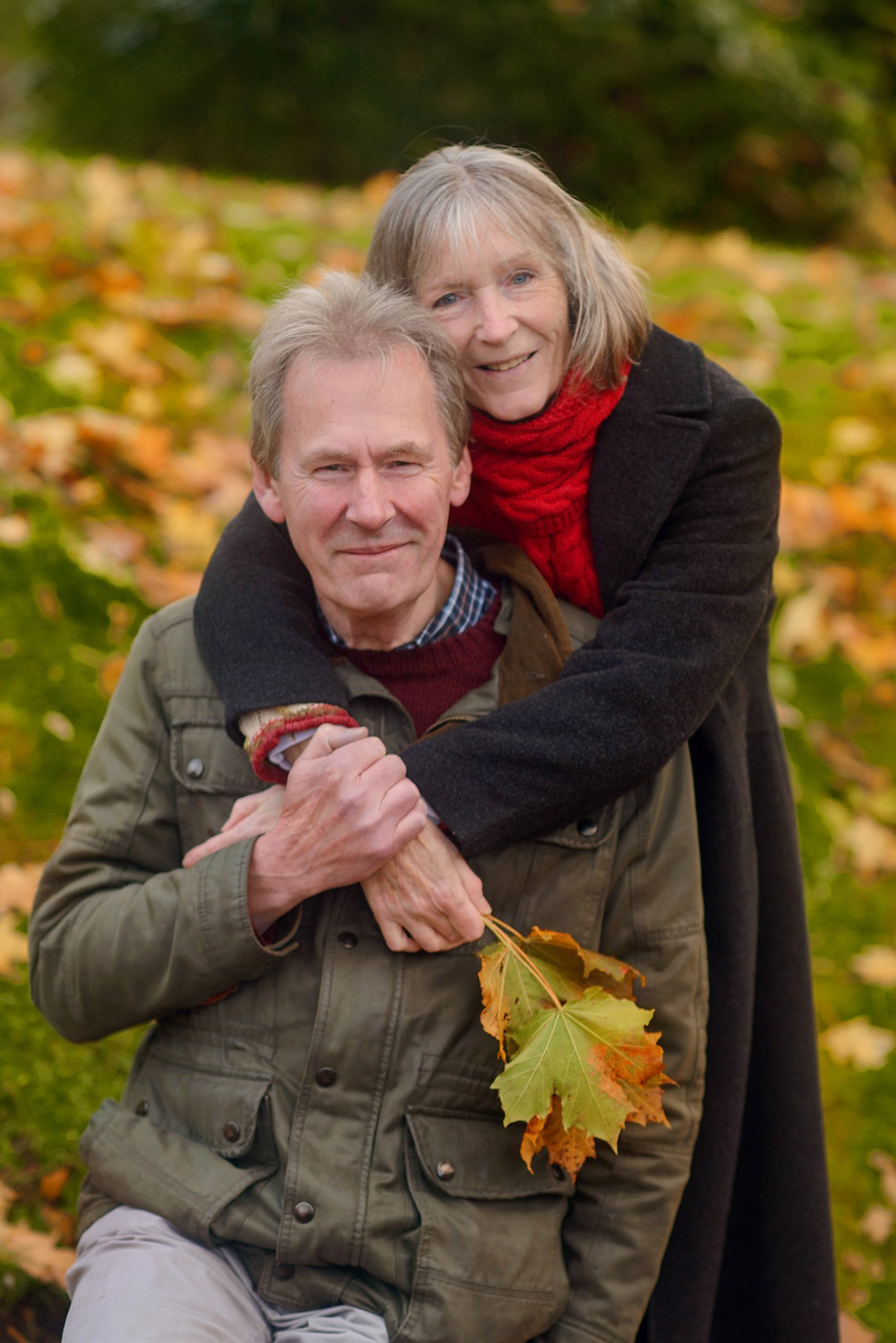Photo session for a couple in a local autumn Scotland park. Elena Carruthers family photographer in Scotland (Edinburgh, Glasgow)