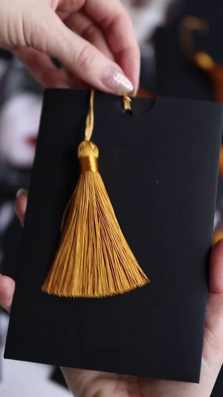 С фото, от 240 руб. Дизайнер полиграфии в Санкт-Петербурге. Заказать свадебные приглашения, подарочные сертификаты, полиграфию для бизнеса, шелковые ленты