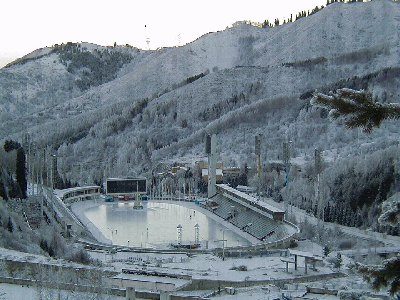 Высокогорный каток Медео (Медеу) в Алматы — легендарная ледовая арена