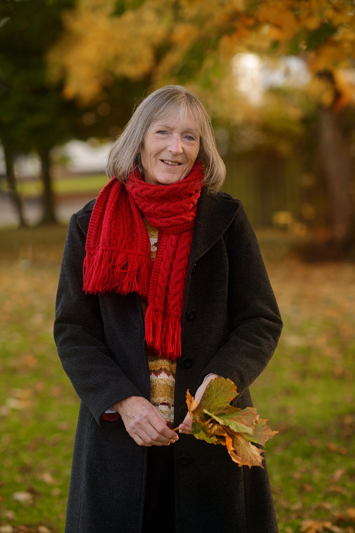 Photo session for a couple in a local autumn Scotland park. Elena Carruthers family photographer in Scotland (Edinburgh, Glasgow)