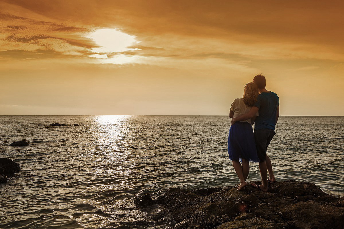 фотосессия лавстори на Пхукете фотограф в тайланде на пляже закат красивое место идея образ девушка в купальнике примеры фото позы для фотосессии Патонг пляж Карон Найхарн Ката Майкао пальма экскурсия Заказать фотосессию цена стоимость lovestory