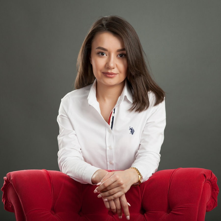 Деловой (бизнес) портрет. Фотостудия Алматы. Фотосъемка Алматы. Фотосессия Алматы. Фотокурсы. Обучение фотографии. Аренда студии