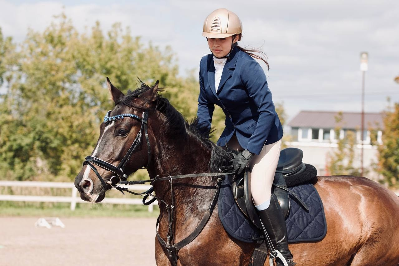 Конная Фотосессия с Конкурной Лошадью в стиле «Английский шик аристократии». Victoria Radjevna Репортажный Фотограф — Видеограф Москва • Санкт-Петербург