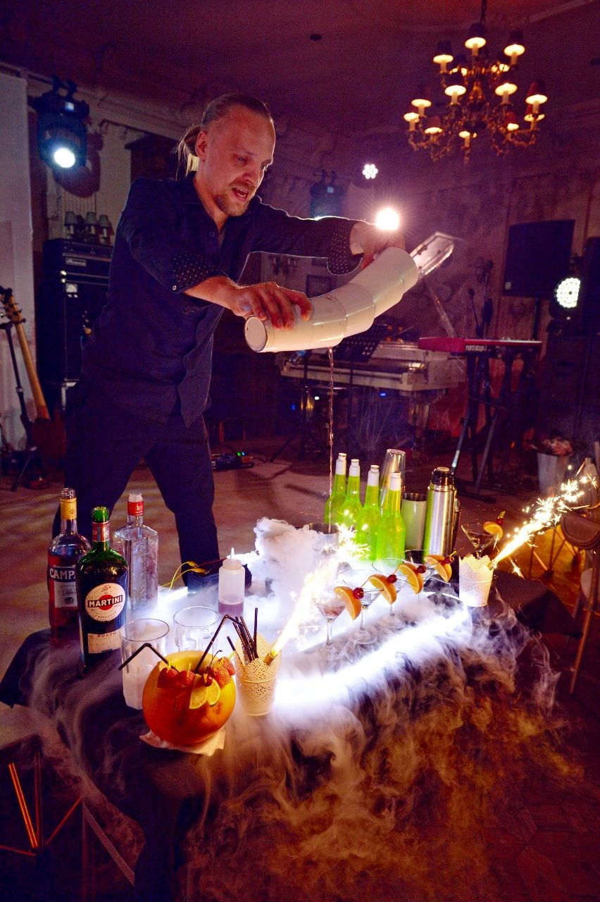 Ведущий + диджей + 1 из 8 моих услуг в подарок!