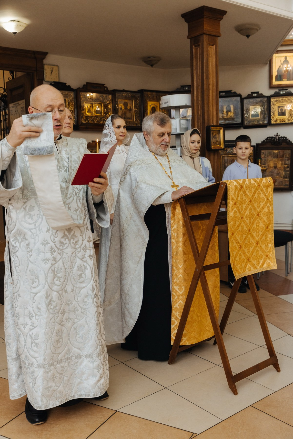 Венчание Спасская церковь г. Всеволожск. Фотограф крещение венчание в Петербурге! Помогает подобрать храм и посоветовал душевного батюшку в СПб