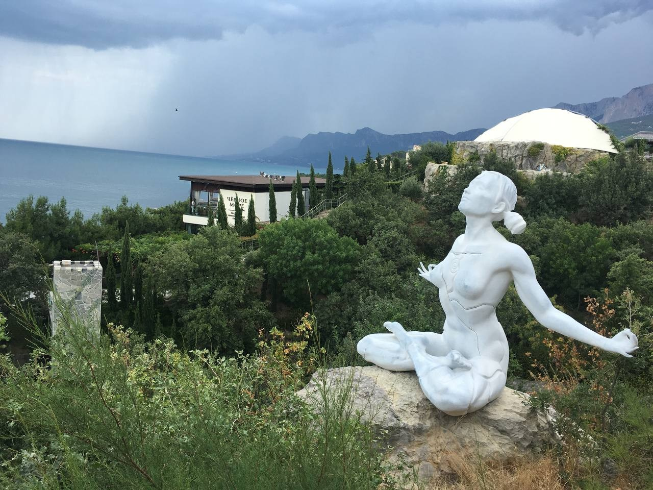 Локации для фотосессии в Ялте. Профессиональная фотосъемка в Крыму. Натуральные эмоции и живые кадры. Забронируйте дату прямо сейчас!