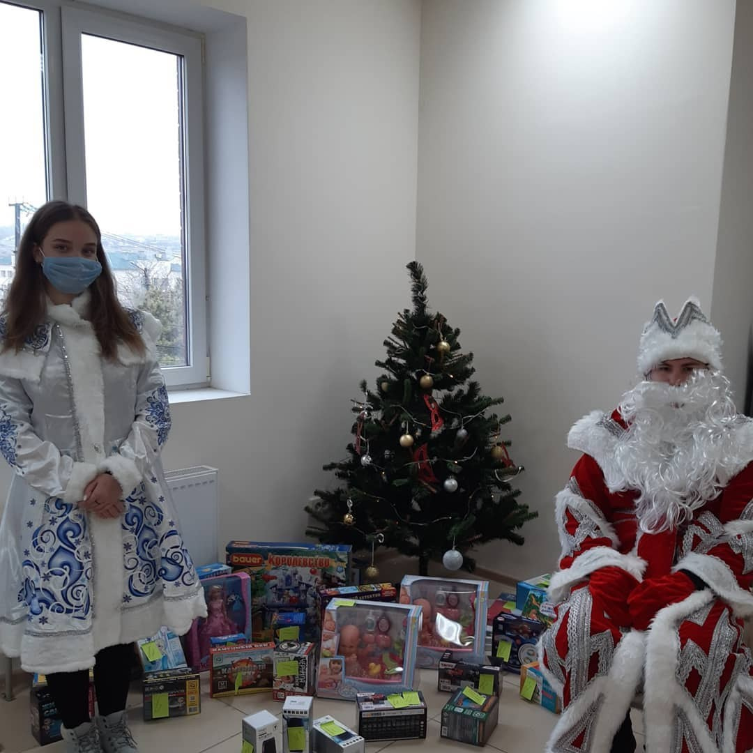 Чудеса продолжаются: встреча с Дедом Морозом и Снегурочкой!