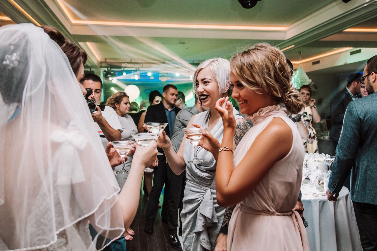 Ведущий + диджей + 1 из 8 моих услуг в подарок!