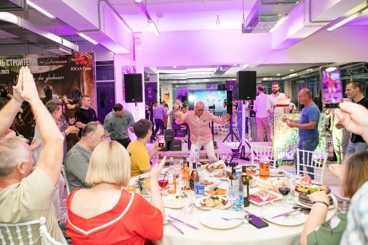 Ведущий + диджей + 1 из 8 моих услуг в подарок!