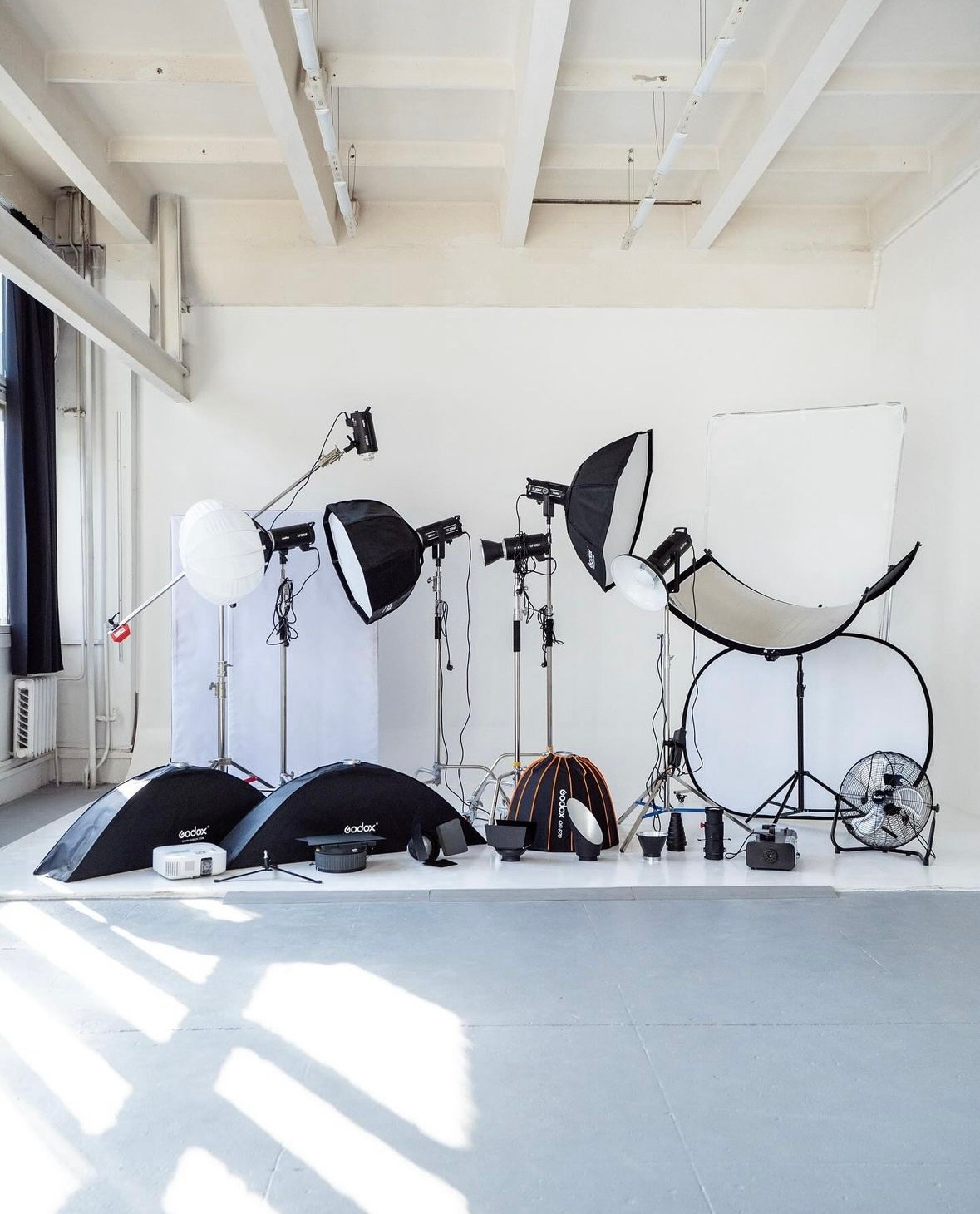 Фотостудия MARK — идеально подходит для съёмок в разных стилях. Фотограф в Минске Людмила Дутко