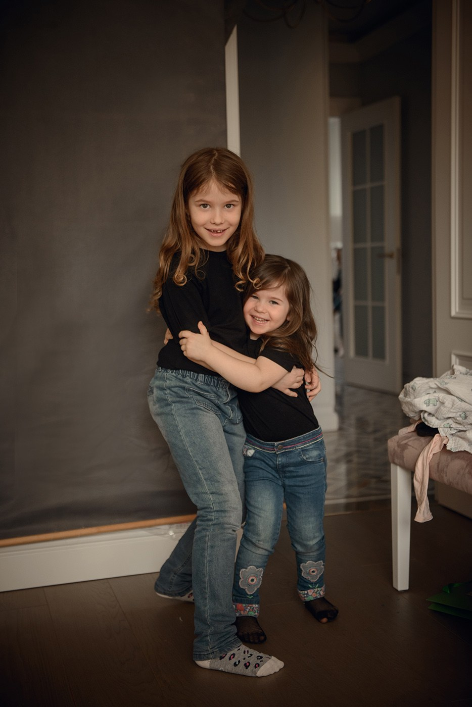 A family photo shoot at home, a family with a newborn baby. Photographer Elena Carruthers, Scotland