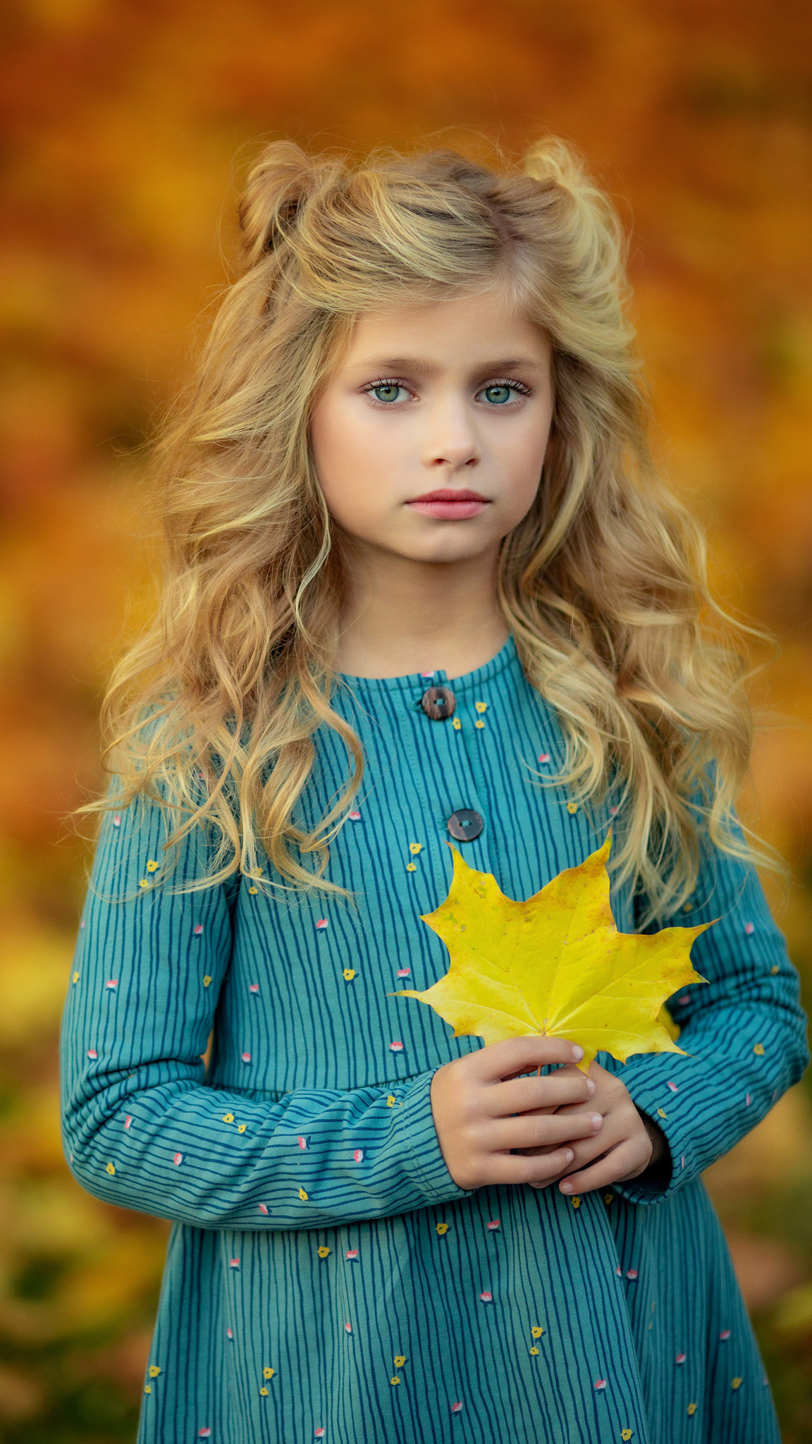 Алина на осенней фотосессии. Детский и семейный фотограф с животными в Москве Гурьева Надежда