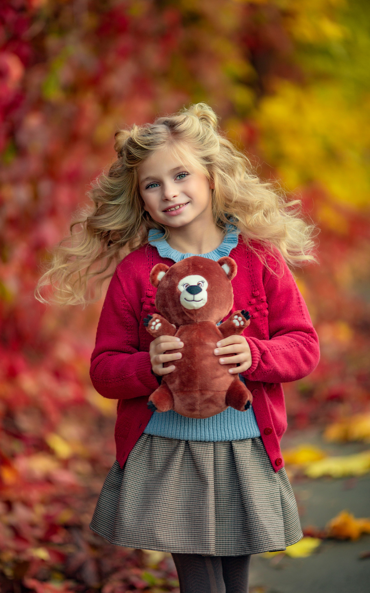 Алина на осенней фотосессии. Детский и семейный фотограф с животными в Москве Гурьева Надежда