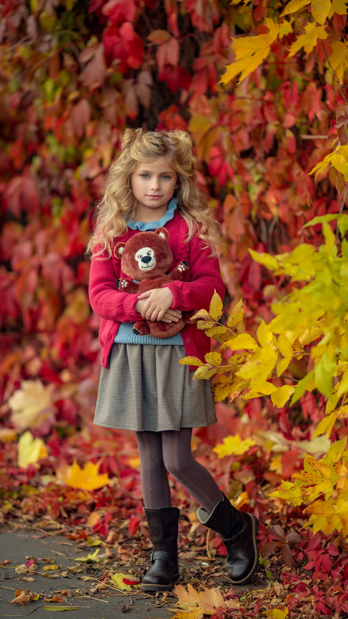 Алина на осенней фотосессии. Детский и семейный фотограф с животными в Москве Гурьева Надежда