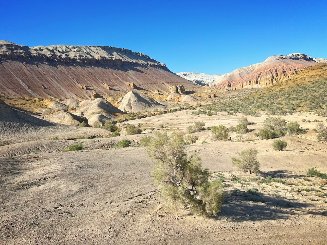 Горы Актау в национальном парке Алтын Эмель, Алматы, Казахстан. Где находится, как доехать, фото и видео весной и осенью