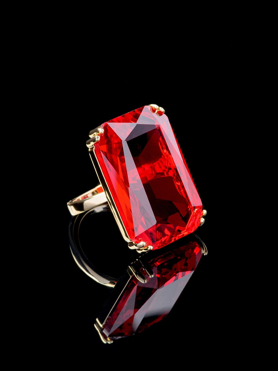 Предметная съемка на черном фоне в Ростове-на-Дону