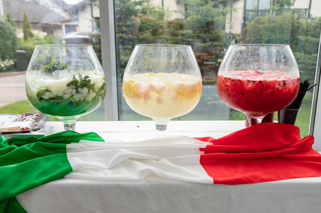 Ведущий + диджей + 1 из 8 моих услуг в подарок!