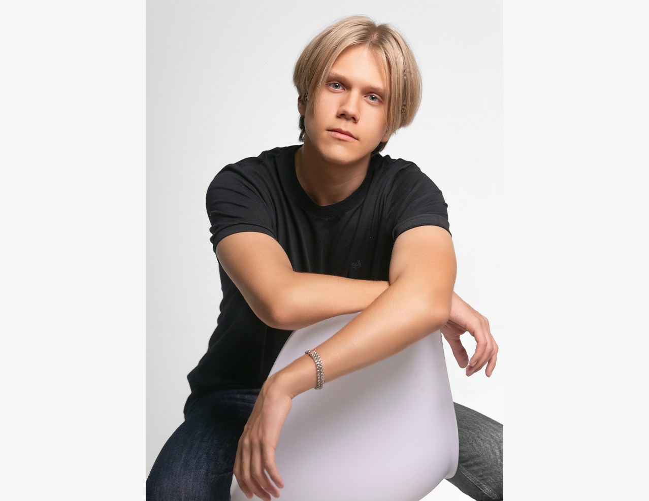 Стильный портрет от фотографа Богатырева Николая Николаевича – профессиональная фотосессия в студии. Закажите индивидуальную съемку в Мценске, Орле, Черни и получите выразительные фото! Посетите BOGATYREVPHOTO.RU для заказа!