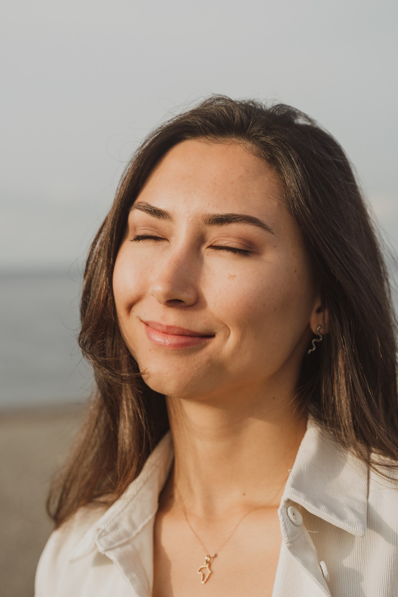 Портрет девушки с закрытыми глазами