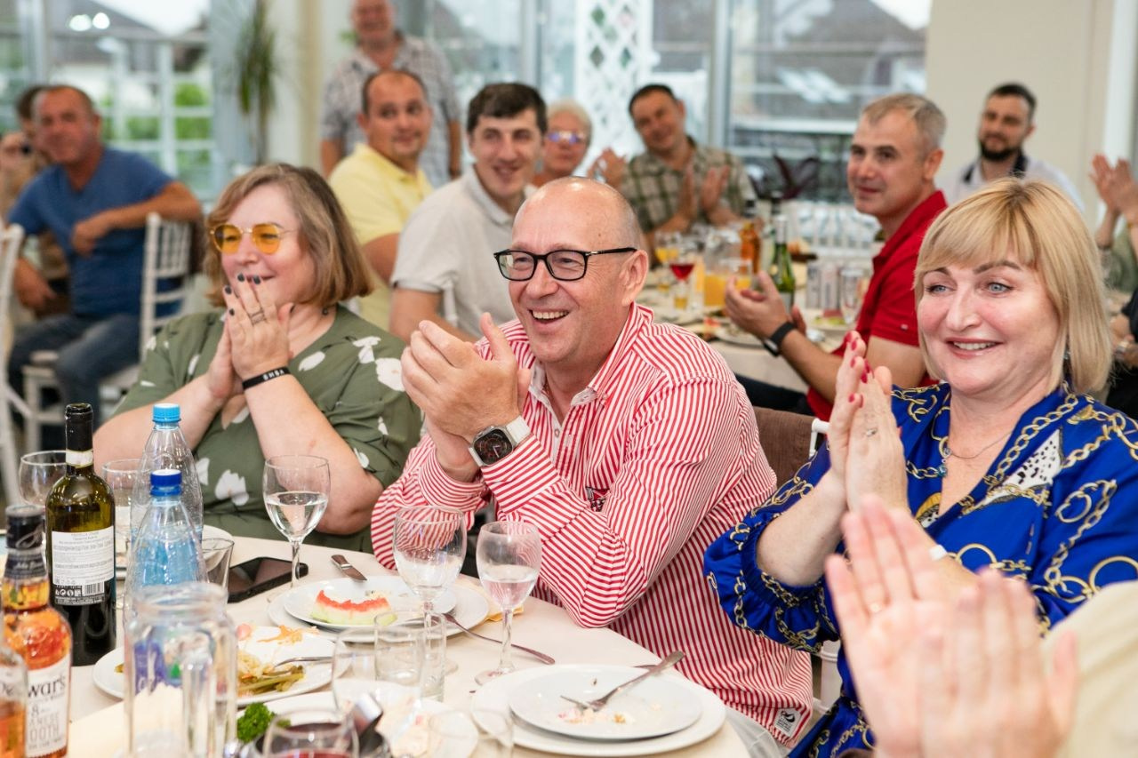 Ведущий + диджей + 1 из 8 моих услуг в подарок!