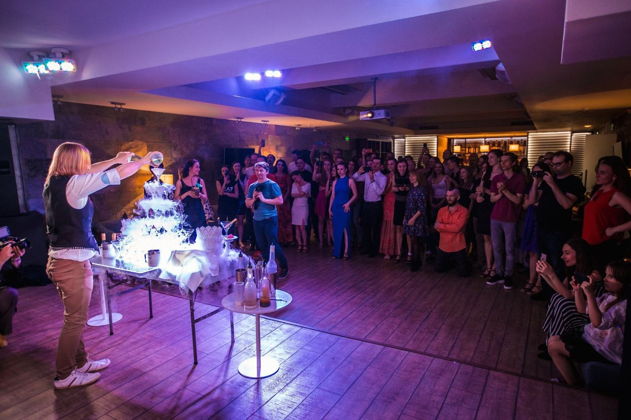 Ведущий + диджей + 1 из 8 моих услуг в подарок!