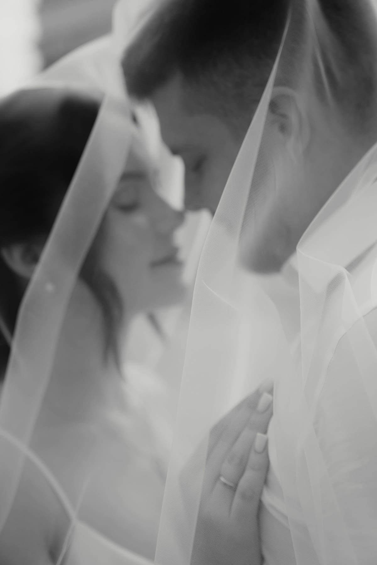 Современная свадебная фотография черно-белая