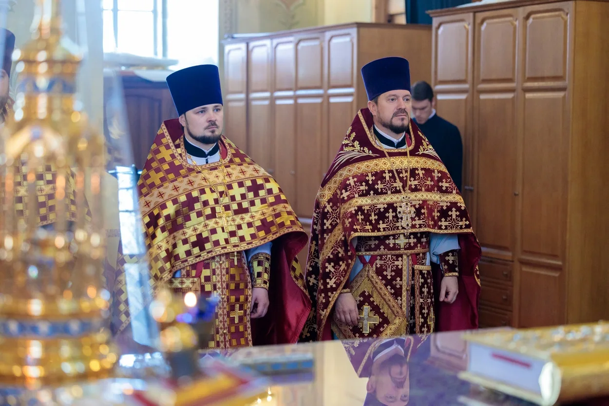 МИТРОПОЛИТ ИГНАТИЙ СОВЕРШИЛ БОЖЕСТВЕННУЮ ЛИТУРГИЮ В ПОКРОВСКОМ СОБОРЕ. Саратовское Северо-Западное благочиние