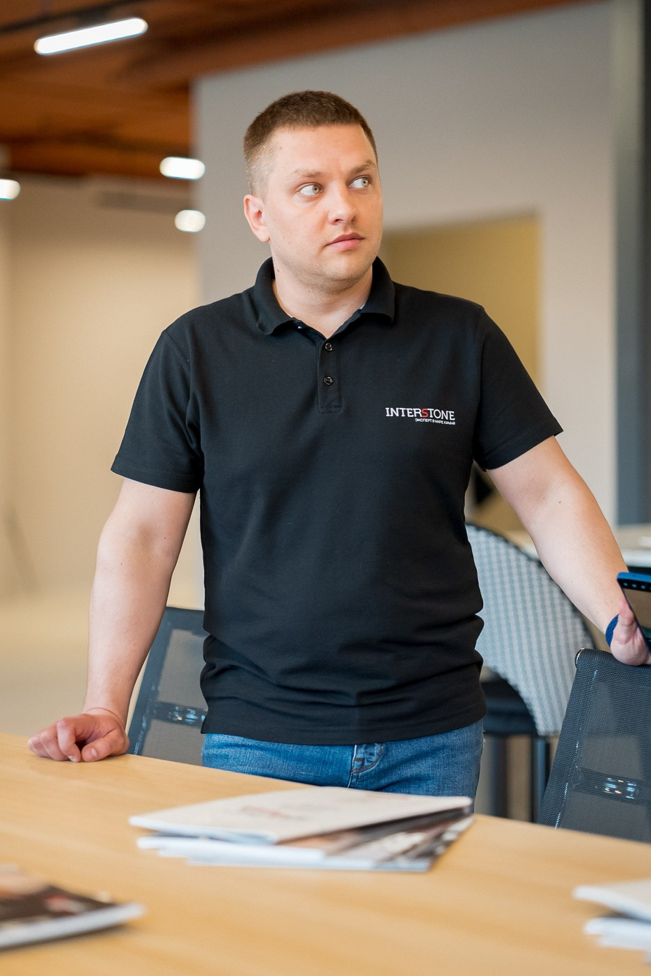 Презентация компании INTERSTONE — производителя и поставщика кварцевого камня, акрилового камня и широкоформатных керамических плит. ВУД ТВОРЕЦ мебельная фабрика|ТВОРЕЦ студия мебели