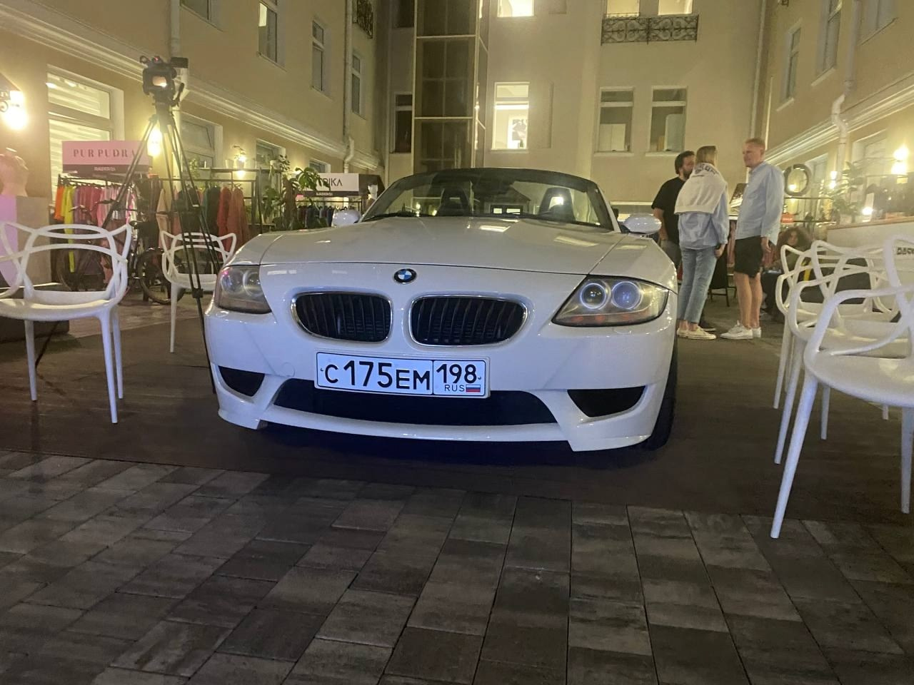 9 сентября в пространстве Raskroi (СПб) прошло мероприятие посвященное гению автомобильного дизайна — «Крис Бэнгл — путь легенды». Автомобильный фотограф Антон Цырулев