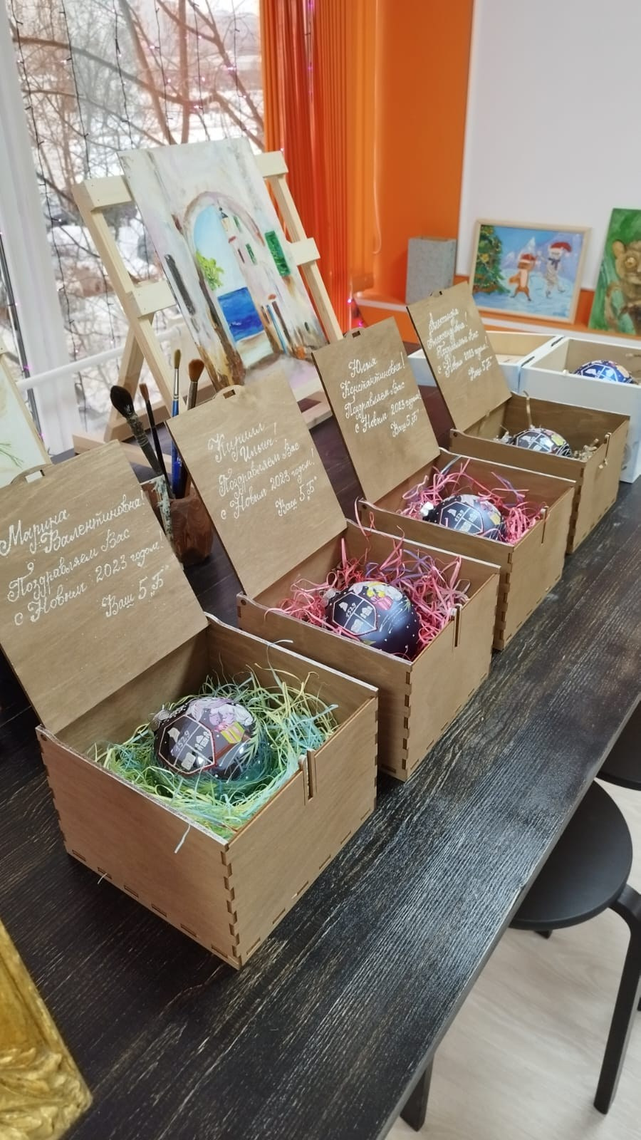 шары для учеников Ломоносовской школы города Москвы с персональной росписью именной подписью для учителей