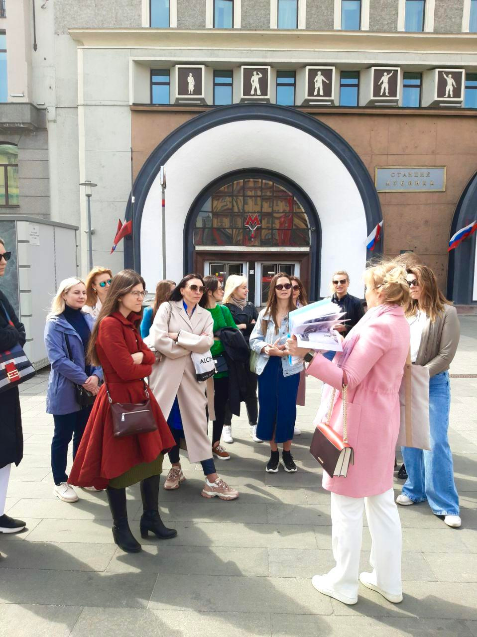 Экскурсия: «Разрушенные здания и судьбы Никольской». Экскурсовод и фотограф в Москве Татьяна Балеевскиих