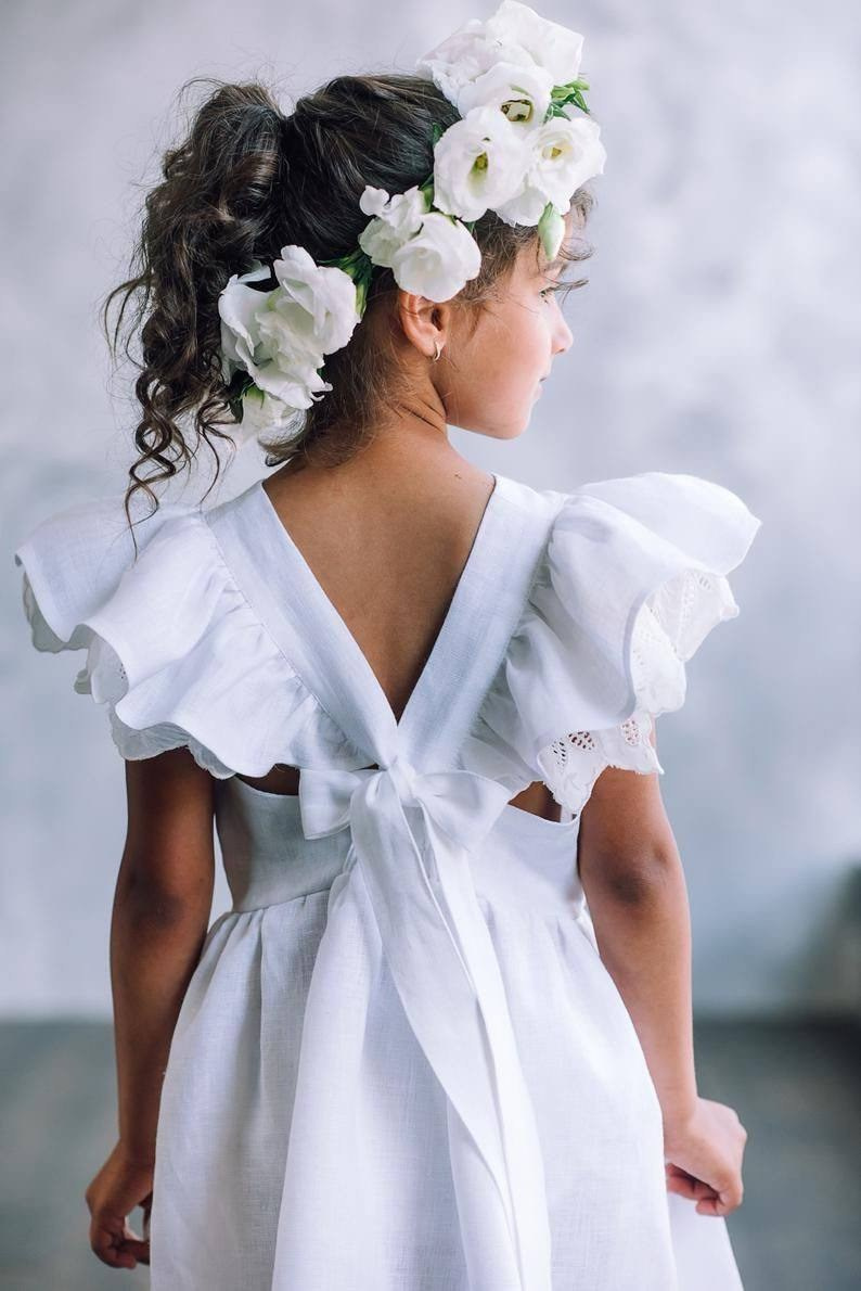 Предметное фото - элегантная детская одежда.